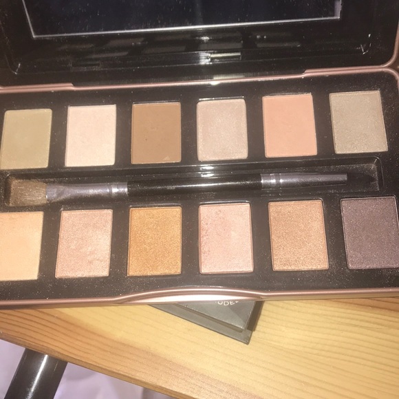 Makeup - Picture 4 of 4